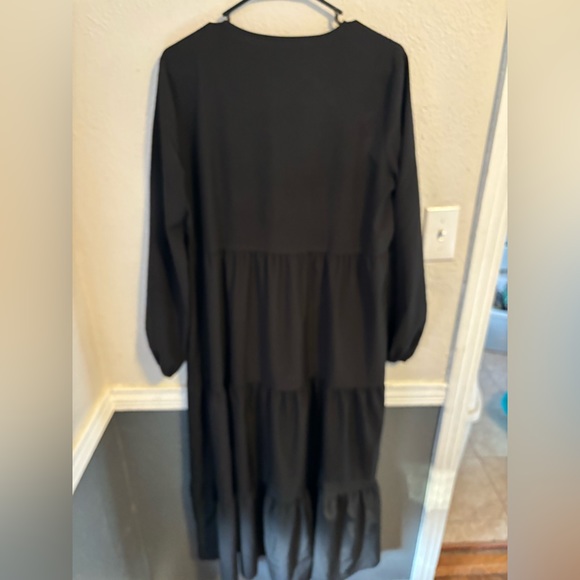 A Dress Up or Down Black Tie Dress! 🖤 - Picture 4 of 5